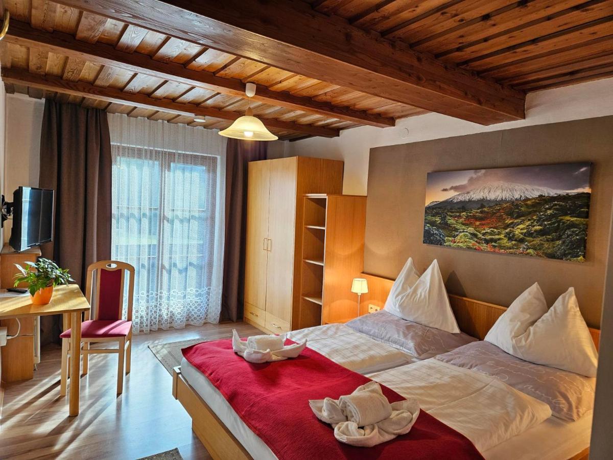 Gasthof-Pension Alt Kirchheim Бад-Кляйнкірхгайм Екстер'єр фото
