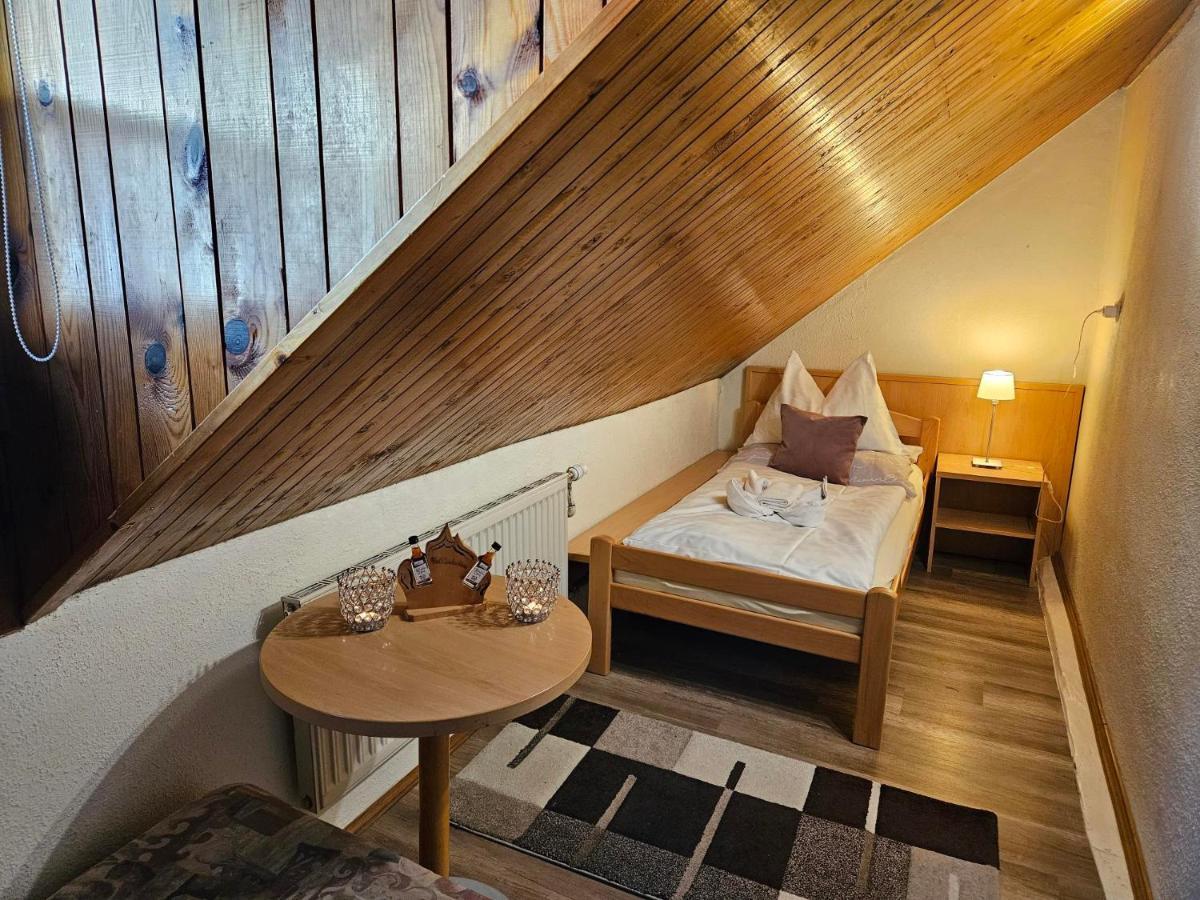 Gasthof-Pension Alt Kirchheim Бад-Кляйнкірхгайм Екстер'єр фото