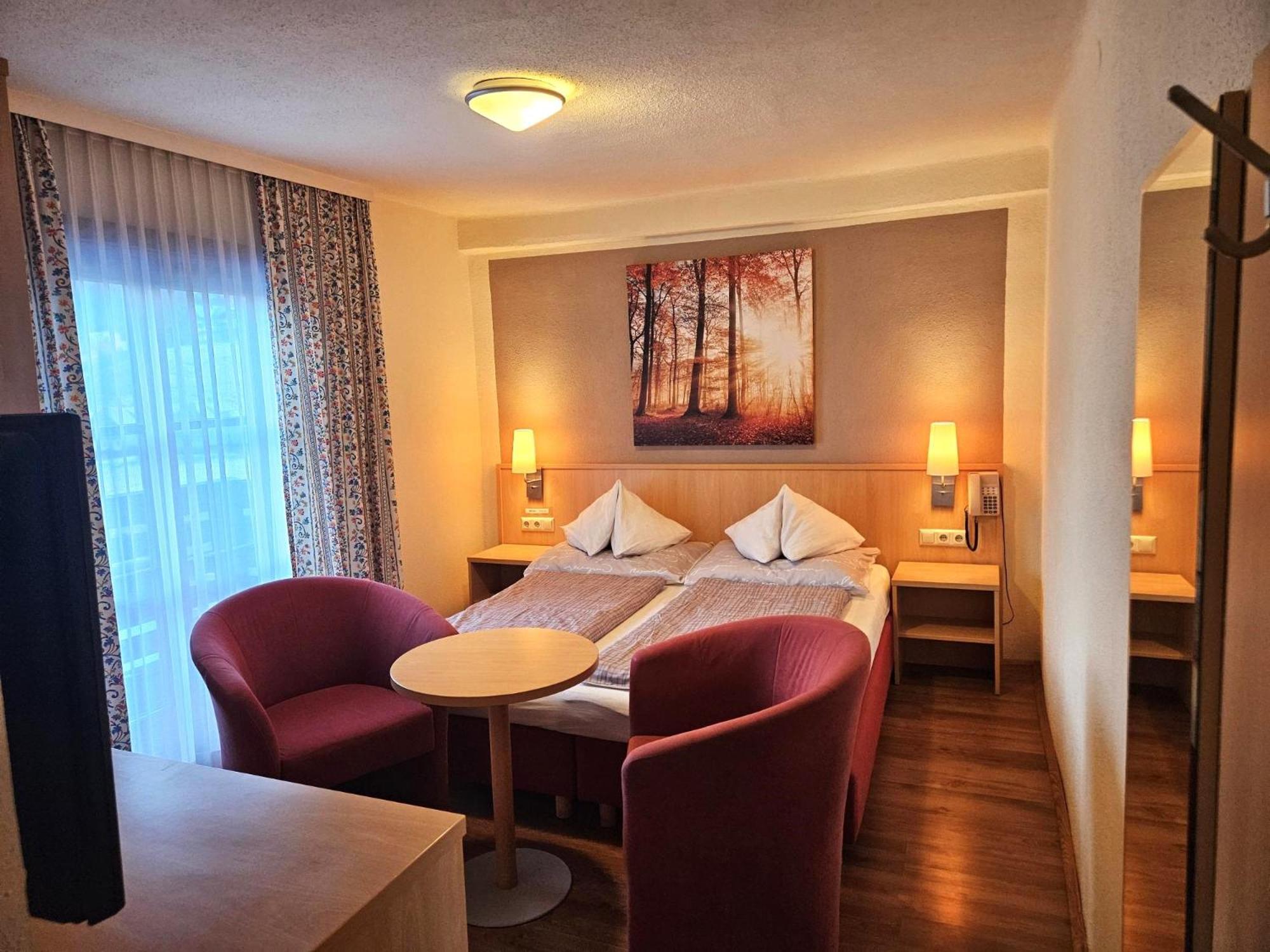 Gasthof-Pension Alt Kirchheim Бад-Кляйнкірхгайм Екстер'єр фото
