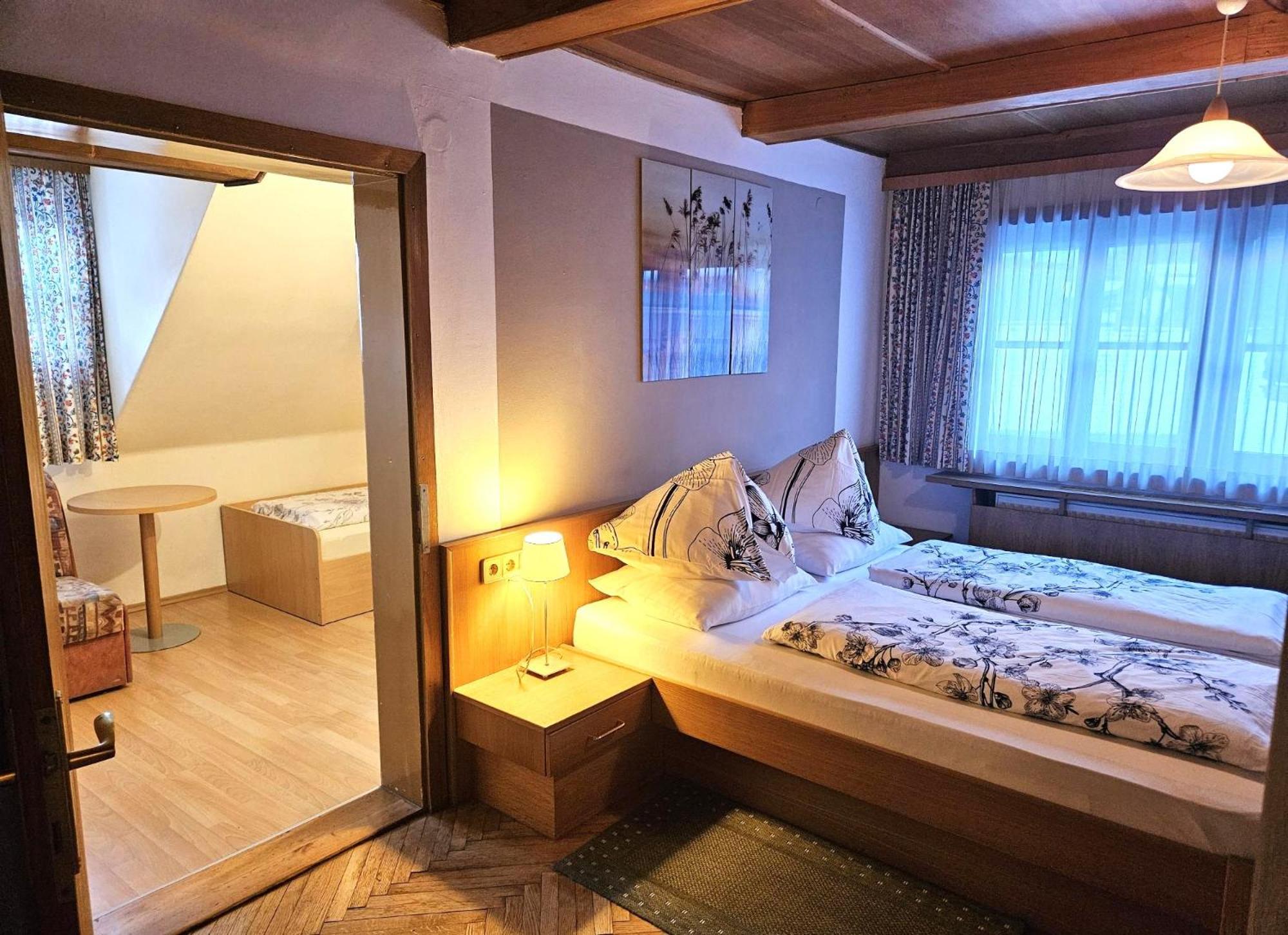 Gasthof-Pension Alt Kirchheim Бад-Кляйнкірхгайм Екстер'єр фото