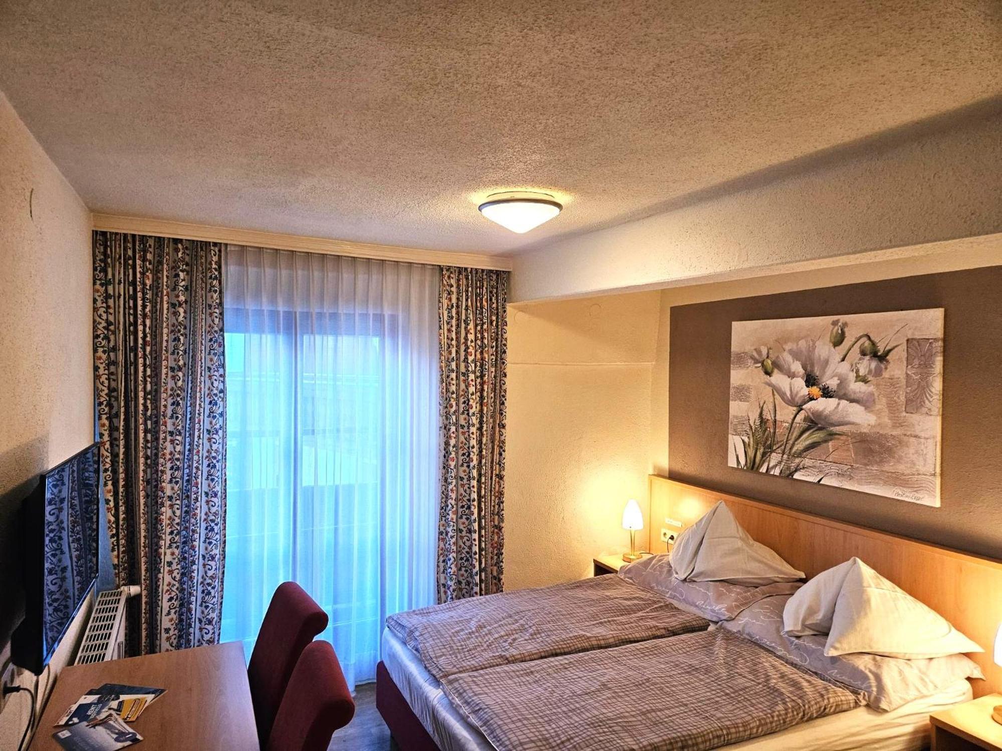 Gasthof-Pension Alt Kirchheim Бад-Кляйнкірхгайм Екстер'єр фото